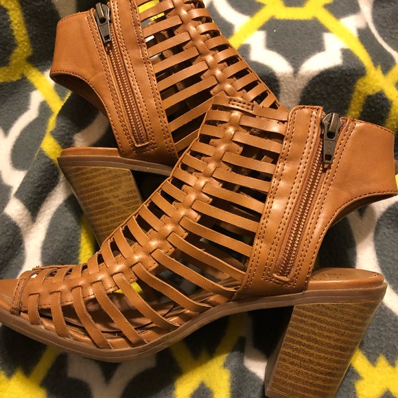 Heeled sandal - Picture 3 of 4